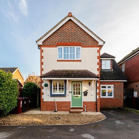 Chichester Retreat House With Free Parking 외부 사진