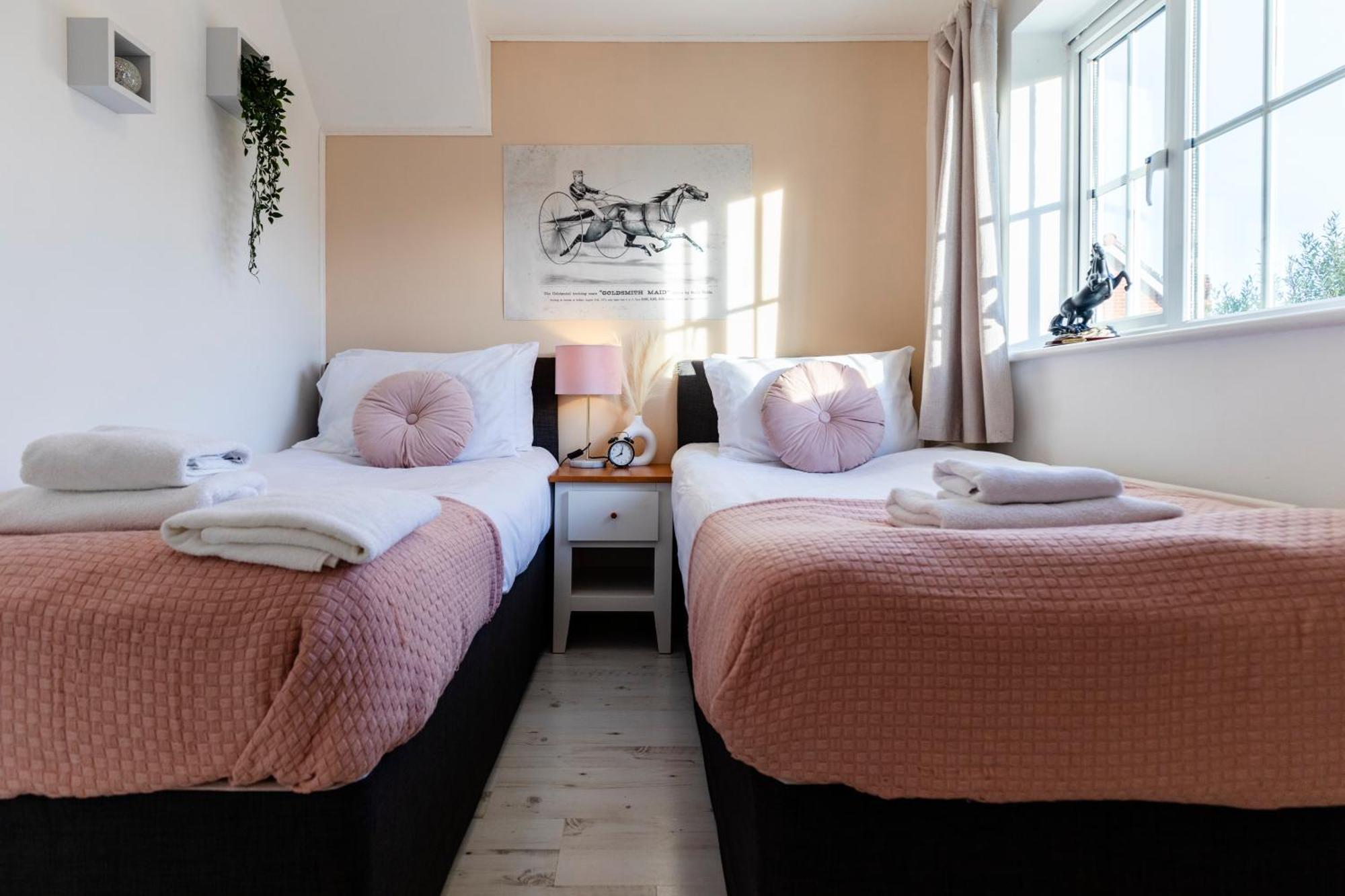 Chichester Retreat House With Free Parking 외부 사진